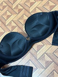 Black strapless and backless bra
