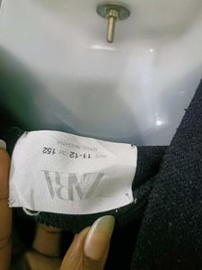 Zara Black Cropped Hoodie 🖤