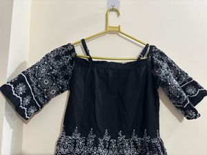 set of two - Crochet Detail schffli Top