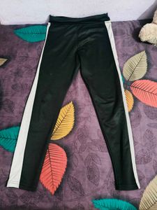4 Pairs of Comfy trousers for boy&#39;s