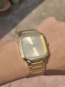 Beautiful Golden SONA watch