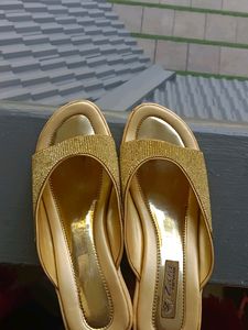 Free Gift :Wedding Chappal