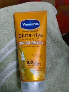 Vaseline Gluta-Hya SPF 50