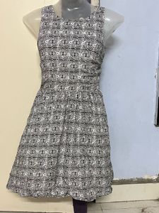 Forever21 Branded Patterned Sleeveless Dress