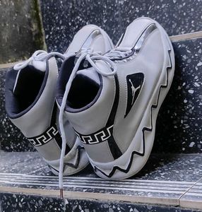 men Sneakers