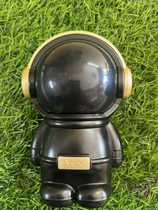 CYOMI Spaceman Speaker