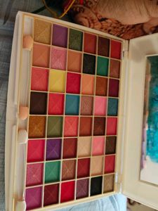 Bella Keen 48 Color Eyeshadow Palette