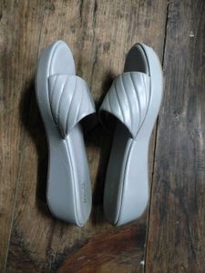 🌸Five by Inc. Gray Quilted Slides