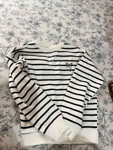 H&amp;M Sweatshirt in Newest Condition.