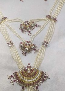 2 Jewellery Sets