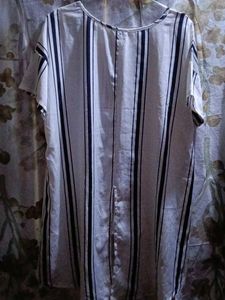 Black And White Top With A Slit