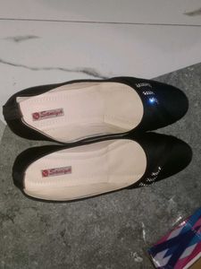 Saniya Black Flats