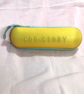 Edo Story Case for Glasses, Stationary organizer.