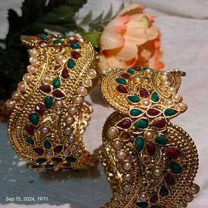 Golden Colour 2*4 Size Bangles