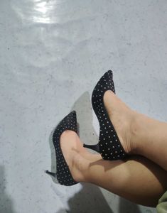 Dressberry Black Suede Heel