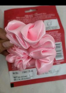 Lakme Sheet Mask With Pink Scrunchie