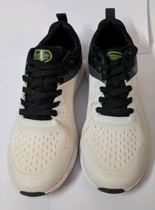 White Mens Sports Shoes Size 6 🔥