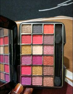 18 Shades Eyeshadow ✅😻