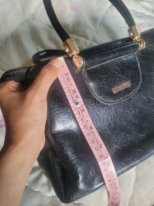 Chic Black Handbag
