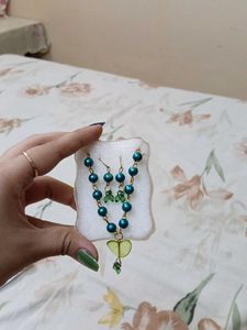 Very Pretty Pendant Set