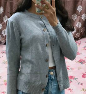 Gray Knit Cardigan with free white hair claw clip�