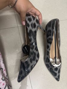 🆕 “Dorothy Perkins” Panther Print Stilettos
