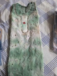 Lucknowi Chikankari kurti