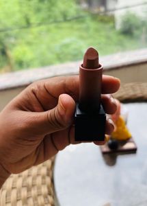 🇮🇹Huda Beauty Imported Bossy Browns Lipstick