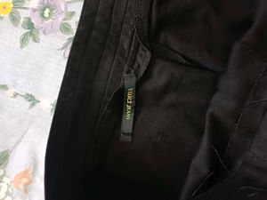 Women&#39;s Black Jeegins Pants