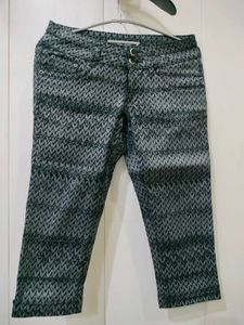 Black Grey Printed Capri Pants