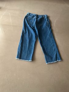 Frayed Hem Cropped Wide-Leg Jeans