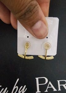 Korean Crystal Curve Studs ✨