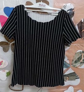 Shein, Round Neck Style- Elegant striped  top