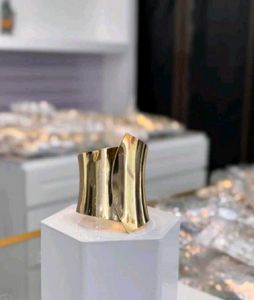 Pinteresty Chunky Gold Bracelet