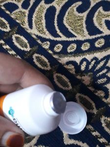 The Derma Co 1% Hyaluronic Sunscreen Aqua Gel SPF