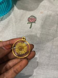 Set Of 2 Flower Pendants