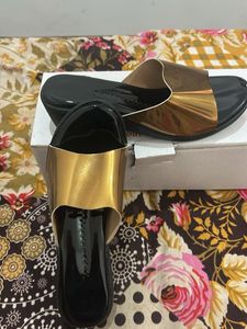 Sleek Black &amp; Gold Slides