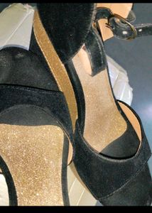 Women Very Pretty Sandles Heels 👠