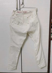 Play with UMM White Jeans