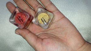 Two Highlighters Of Mac And 1 Concealer Stick