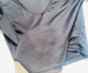 Women&#39;s Black V Neck Crop TopLong Sleeve