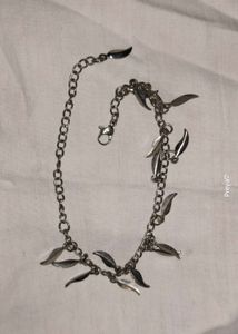 Silver Leaf Dangle Bracelet ✨