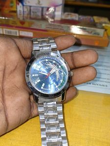 Stylish Silver Watch but Glass crash you can repai