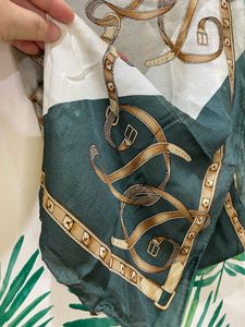 DAKS Stoles