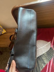 Get Handbag In Black