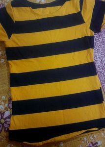 Women&#39;s Round Neck Striped T-shirt