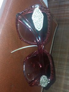 Women&#39;s Red Sunglasses For Hang Out