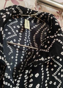 Black &amp; White Tie-Front Blouse