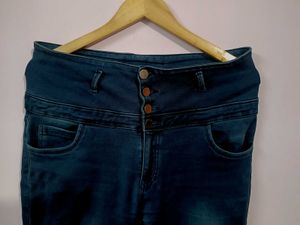 Women&#39;s Skinny Blue Jeans