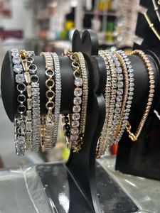 Ad Bracletes